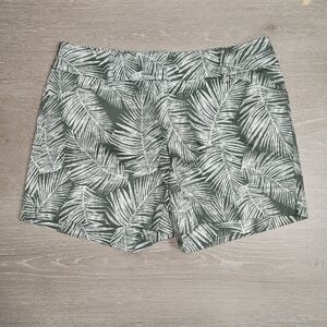 White House Black Market Green & White‎ Palm Leaf Print 5” Shorts  Women Size 0
